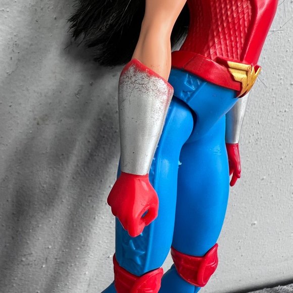 Mattel DC Super Hero Girls Wonder Woman Doll Action Figure 2015 with Headband - Picture 5 of 10